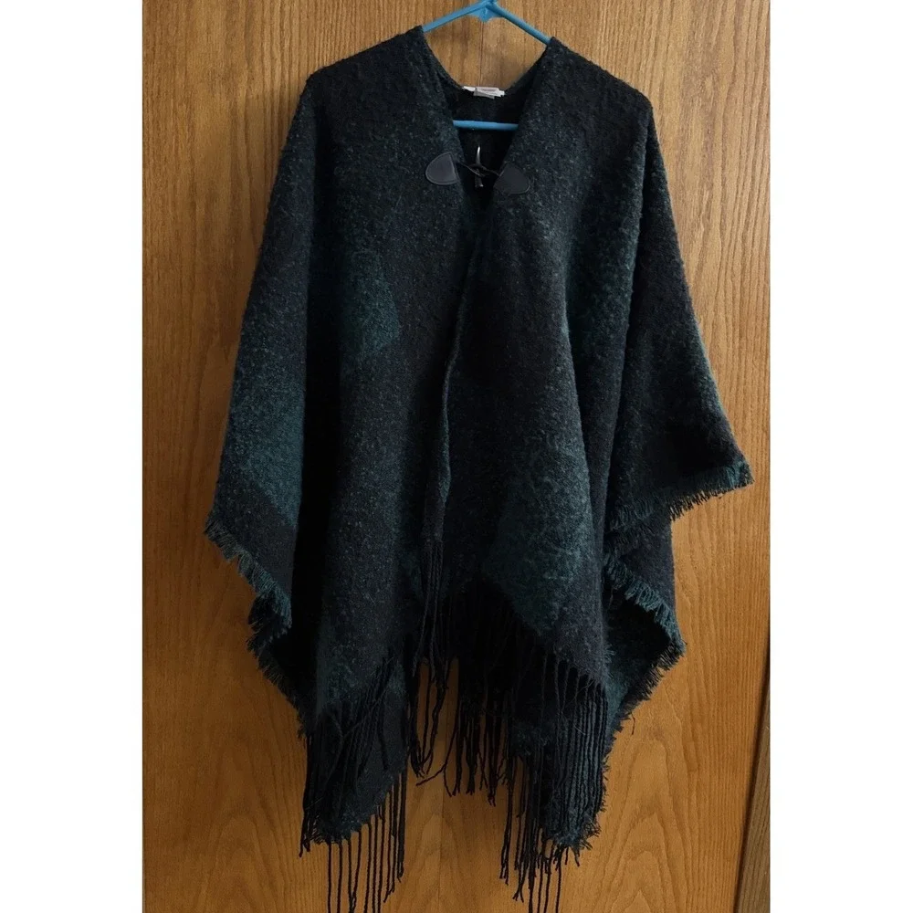 Maurices Poncho Wrap Women OS Green Black Check Toggle Fringe Boho Dark Academia